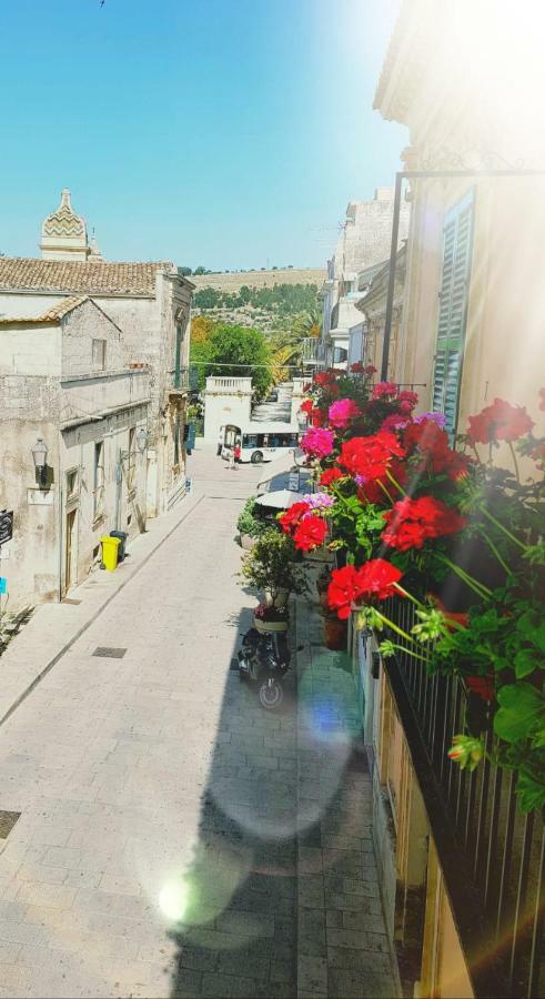 B&B Loft Famiglia Arezzo Ragusa Bagian luar foto
